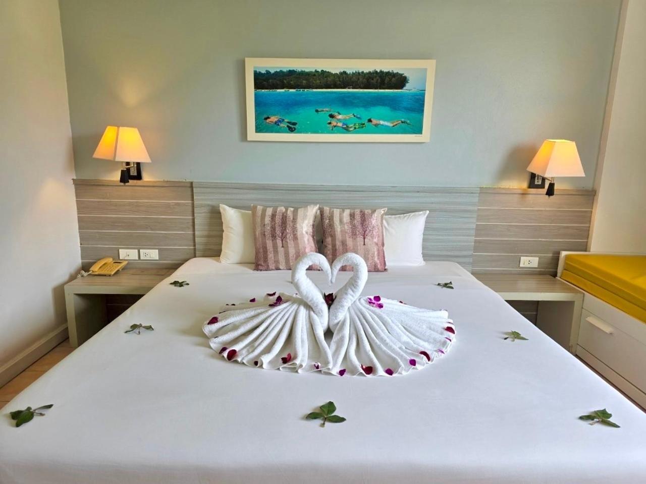 ON Hotel Phuket - SHA Plus Karon Exterior foto