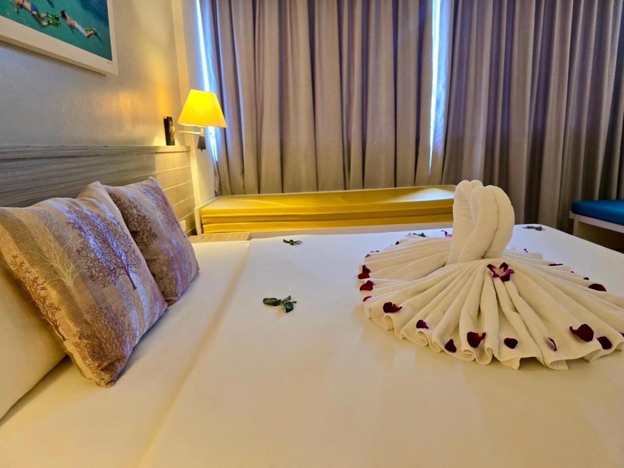 ON Hotel Phuket - SHA Plus Karon Exterior foto