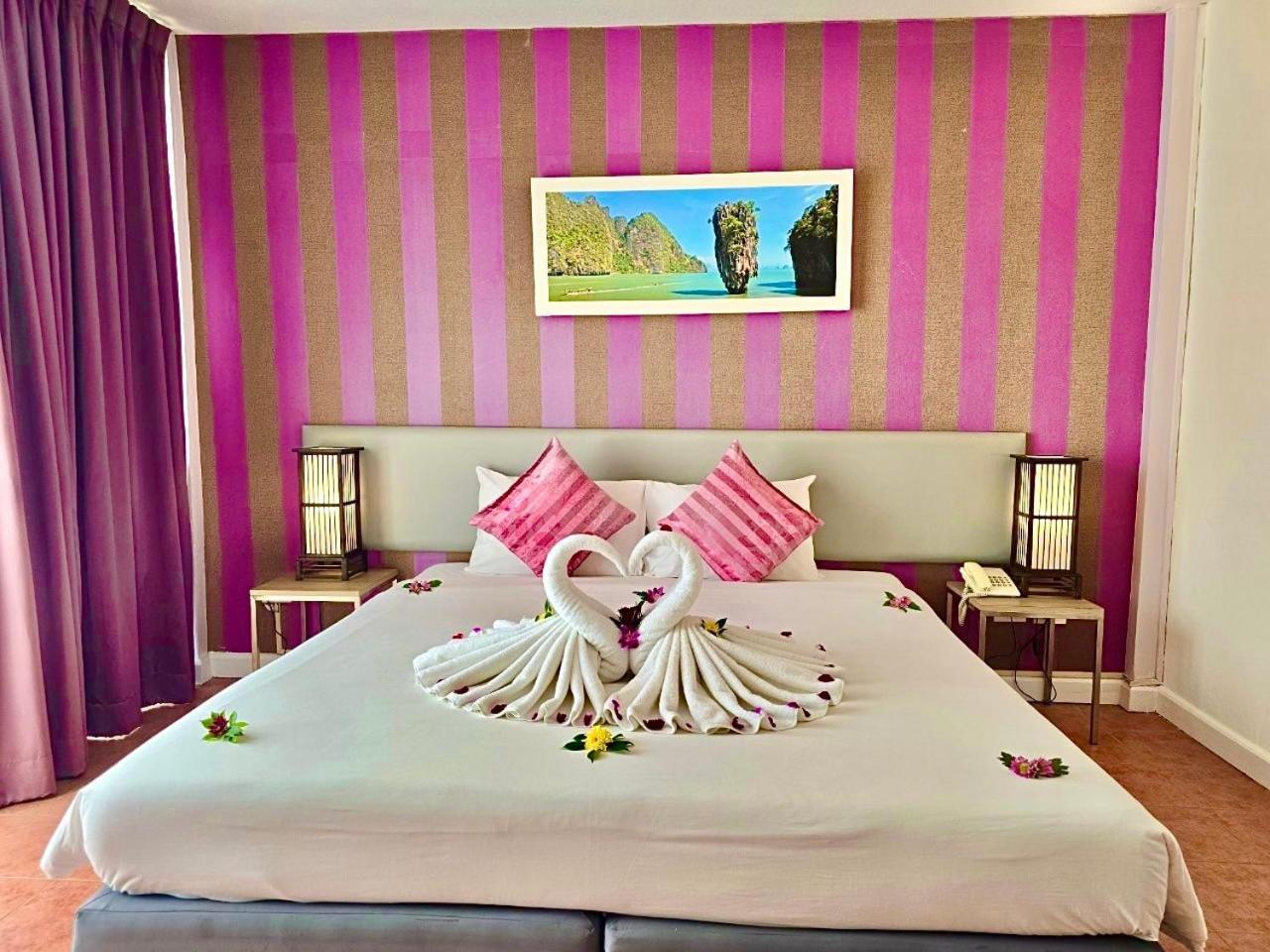ON Hotel Phuket - SHA Plus Karon Exterior foto